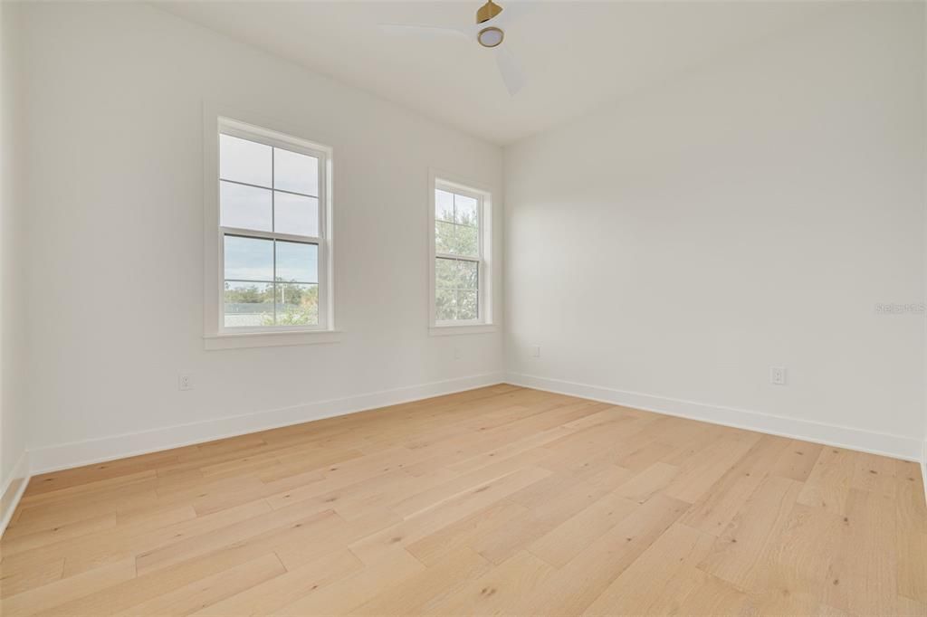 Под контрактом: $1,399,900 (4 спален, 4 ванн, 3086 Квадратных фут)