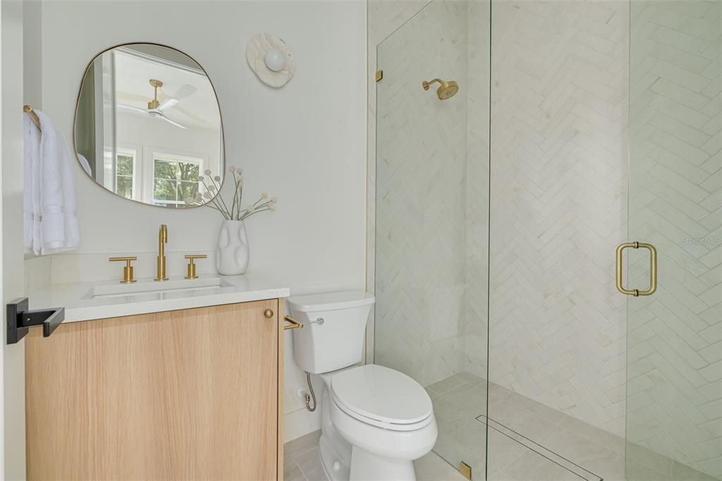 Под контрактом: $1,399,900 (4 спален, 4 ванн, 3086 Квадратных фут)