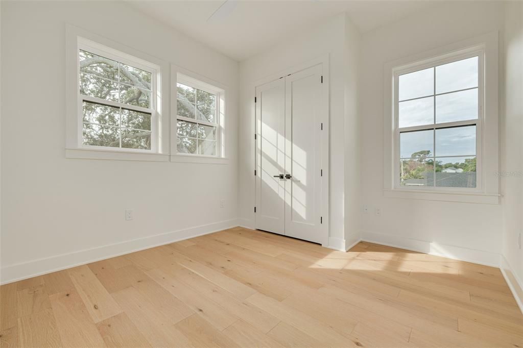 Под контрактом: $1,399,900 (4 спален, 4 ванн, 3086 Квадратных фут)