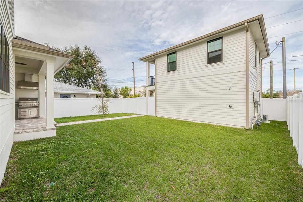 Под контрактом: $1,399,900 (4 спален, 4 ванн, 3086 Квадратных фут)