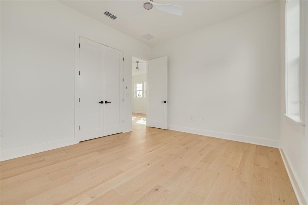 Под контрактом: $1,399,900 (4 спален, 4 ванн, 3086 Квадратных фут)