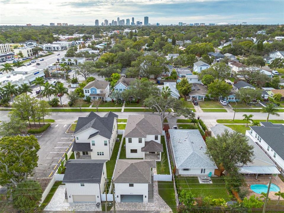 Под контрактом: $1,399,900 (4 спален, 4 ванн, 3086 Квадратных фут)