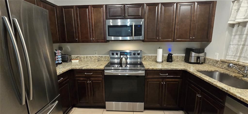 For Sale: $335,000 (3 beds, 2 baths, 1311 Square Feet)