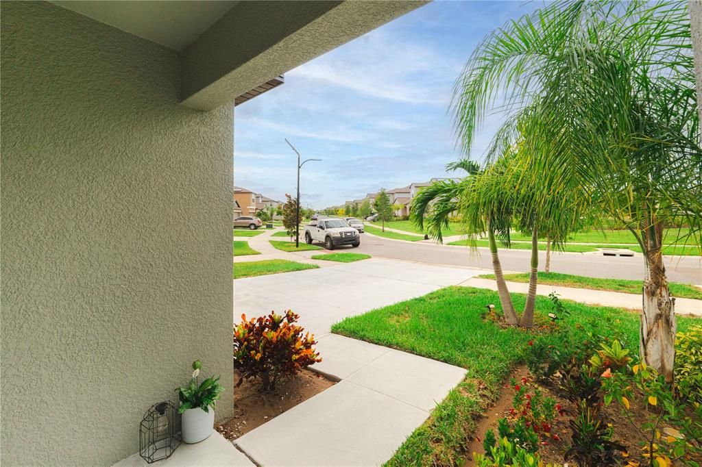 For Sale: $424,900 (5 beds, 2 baths, 2415 Square Feet)