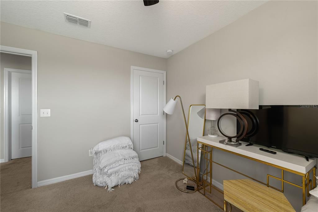 For Sale: $424,900 (5 beds, 2 baths, 2415 Square Feet)