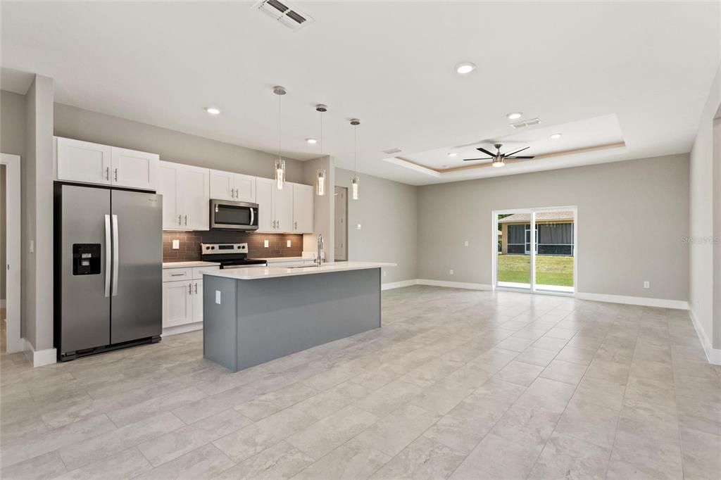 En Venta: $389,000 (4 camas, 2 baños, 1717 Pies cuadrados)