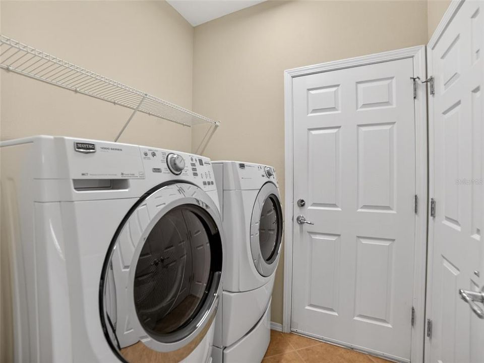 待售: $440,000 (3 贝兹, 2 浴室, 2183 平方英尺)