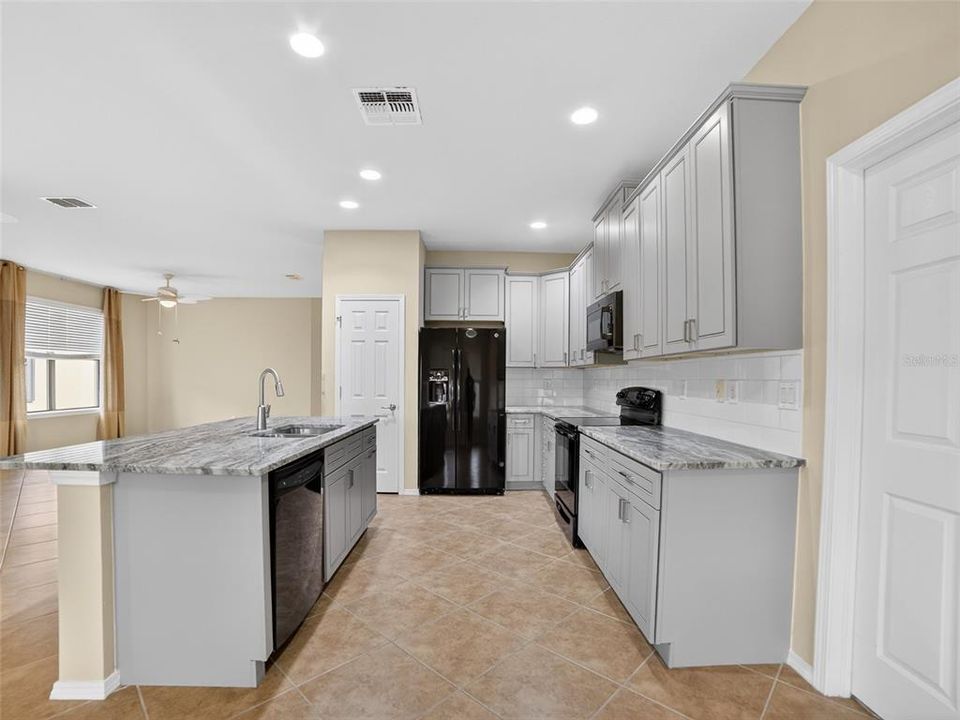 待售: $440,000 (3 贝兹, 2 浴室, 2183 平方英尺)