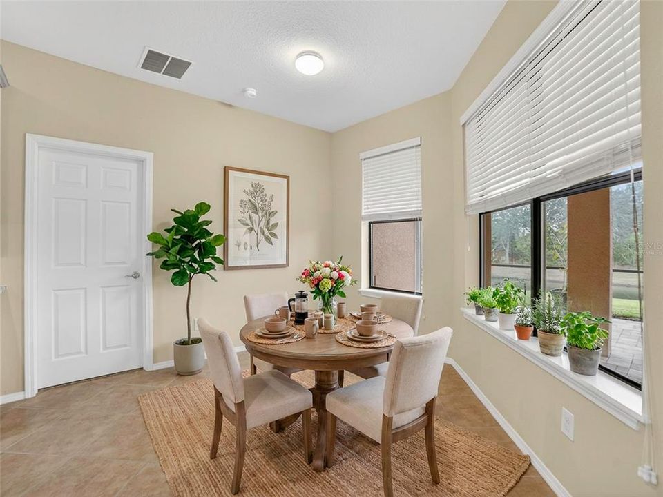 待售: $440,000 (3 贝兹, 2 浴室, 2183 平方英尺)