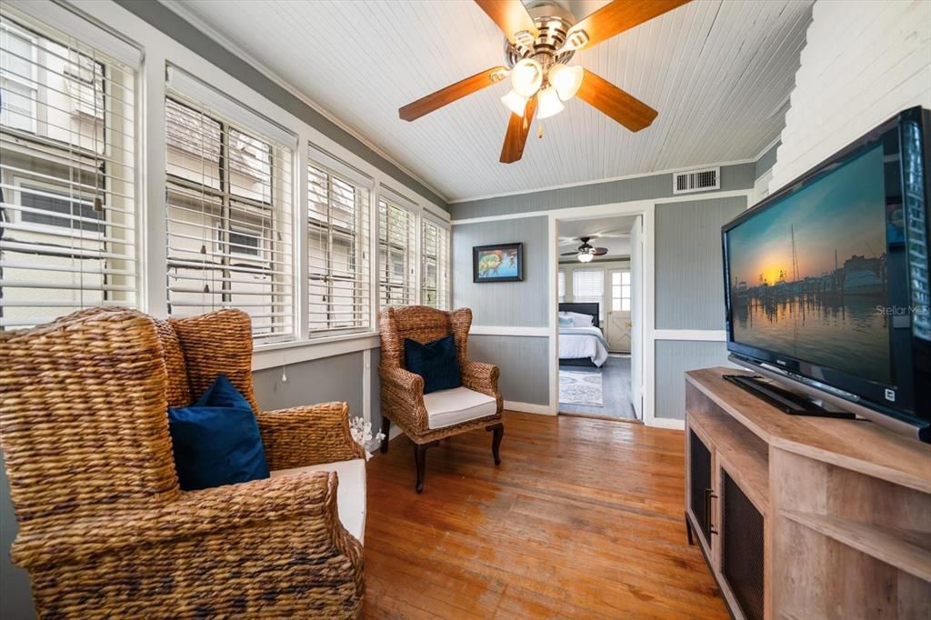 For Sale: $425,000 (5 beds, 3 baths, 1980 Square Feet)