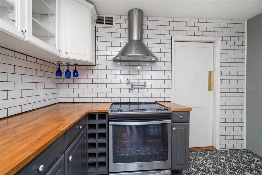 For Sale: $425,000 (5 beds, 3 baths, 1980 Square Feet)