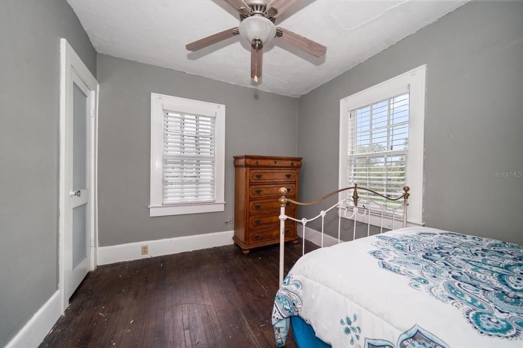 For Sale: $425,000 (5 beds, 3 baths, 1980 Square Feet)