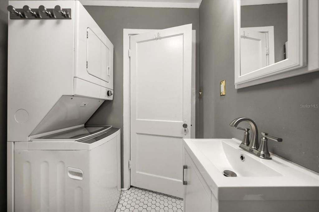 For Sale: $425,000 (5 beds, 3 baths, 1980 Square Feet)