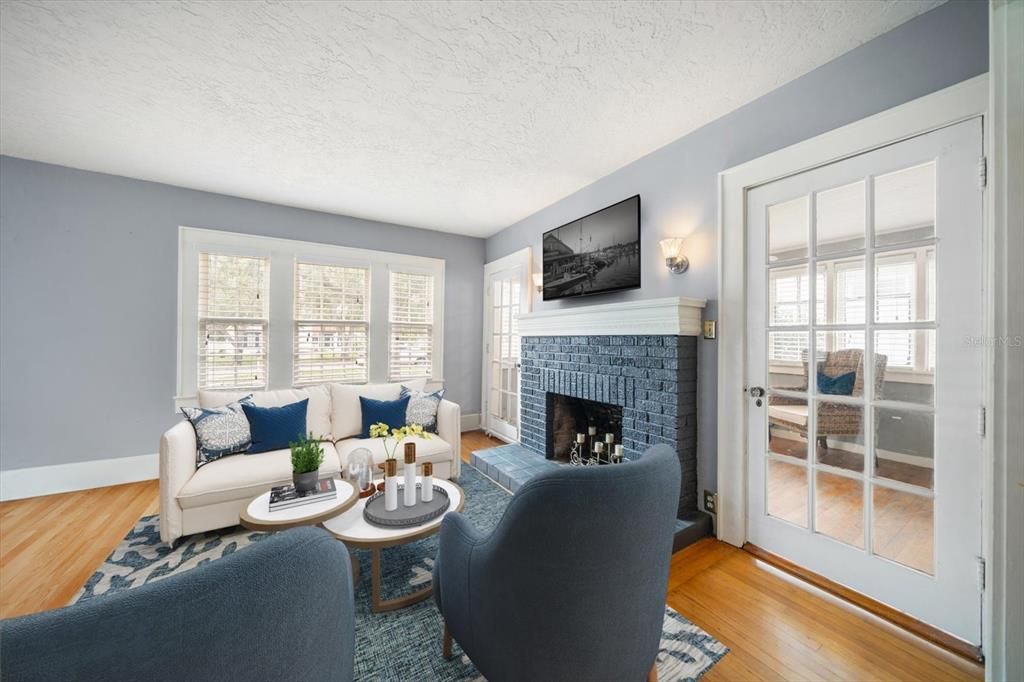 For Sale: $425,000 (5 beds, 3 baths, 1980 Square Feet)