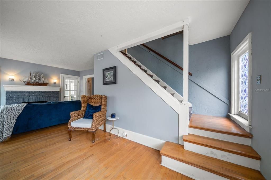 For Sale: $425,000 (5 beds, 3 baths, 1980 Square Feet)