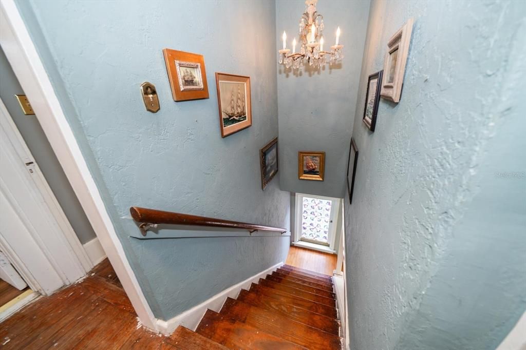 For Sale: $425,000 (5 beds, 3 baths, 1980 Square Feet)