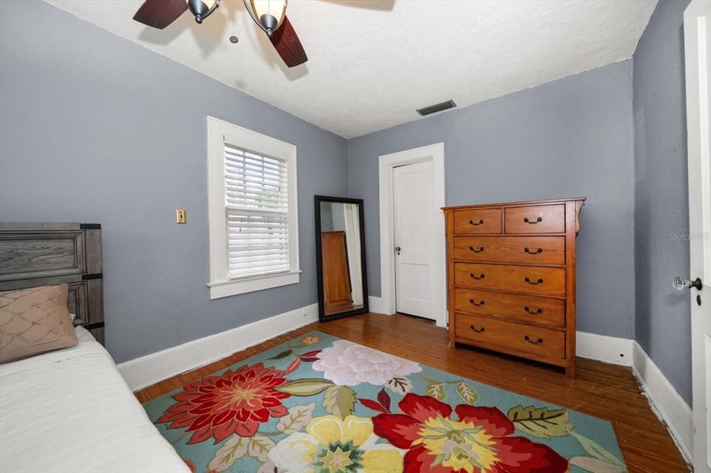 For Sale: $425,000 (5 beds, 3 baths, 1980 Square Feet)