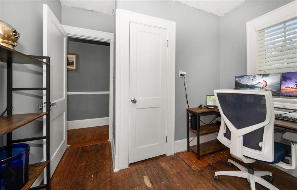 For Sale: $425,000 (5 beds, 3 baths, 1980 Square Feet)