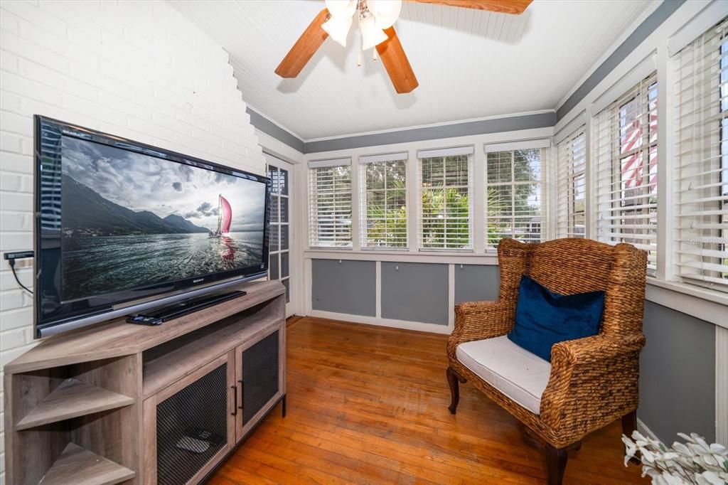 For Sale: $425,000 (5 beds, 3 baths, 1980 Square Feet)