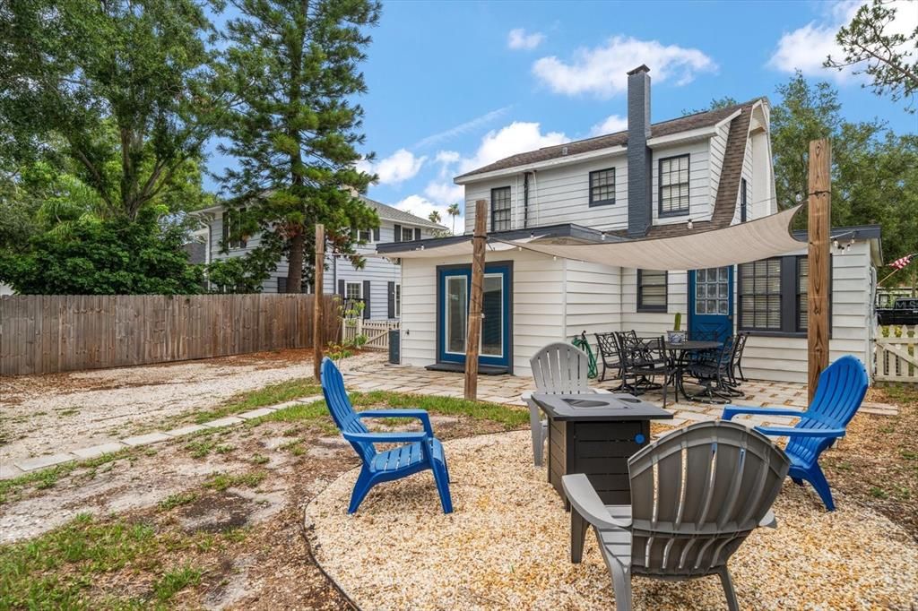 For Sale: $425,000 (5 beds, 3 baths, 1980 Square Feet)