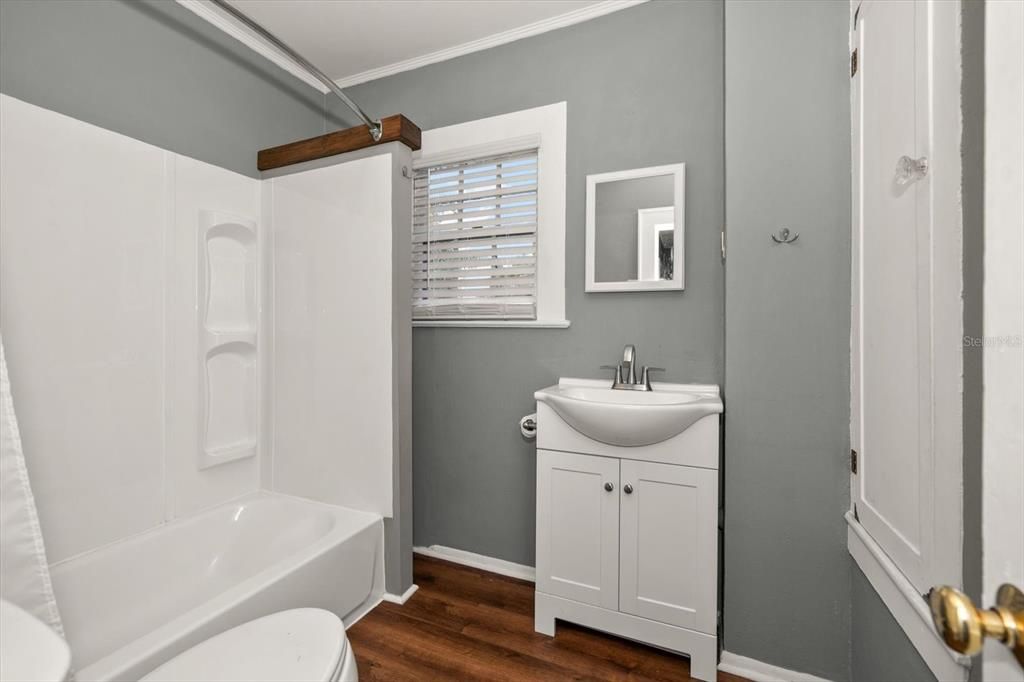 For Sale: $425,000 (5 beds, 3 baths, 1980 Square Feet)