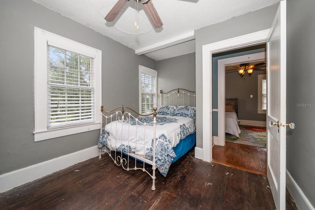 For Sale: $425,000 (5 beds, 3 baths, 1980 Square Feet)