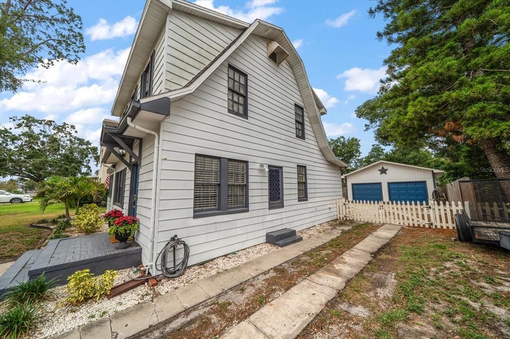 For Sale: $425,000 (5 beds, 3 baths, 1980 Square Feet)