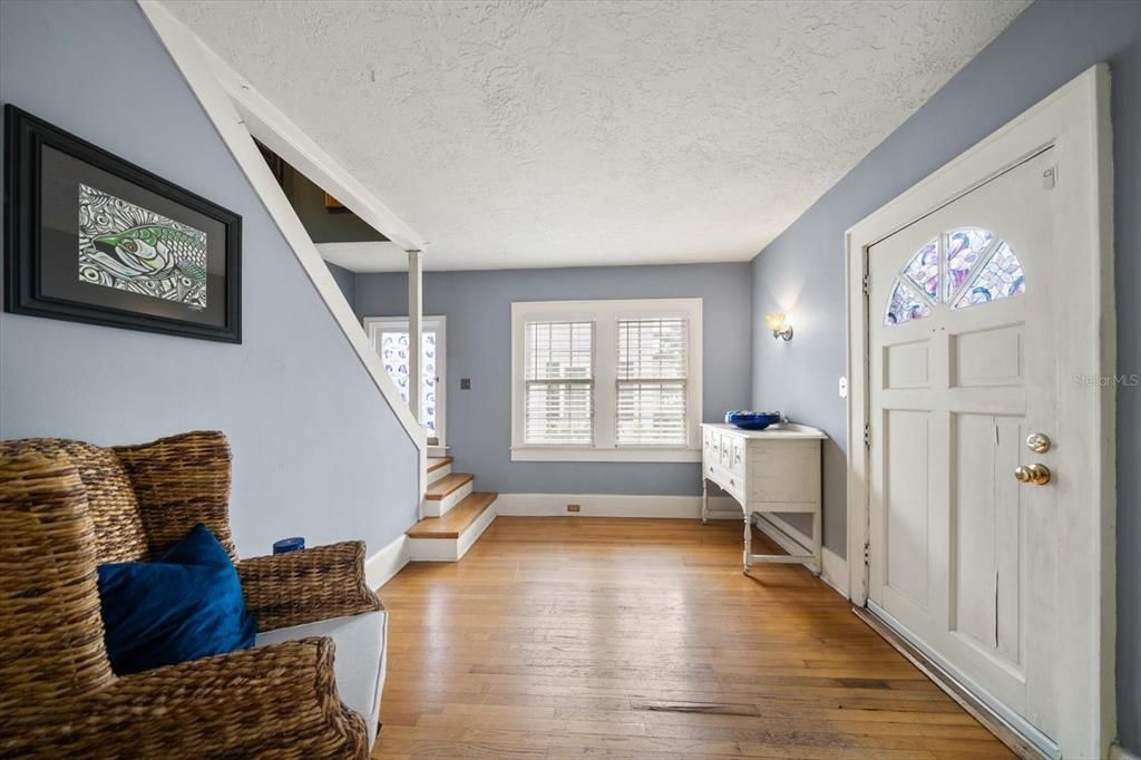 For Sale: $425,000 (5 beds, 3 baths, 1980 Square Feet)