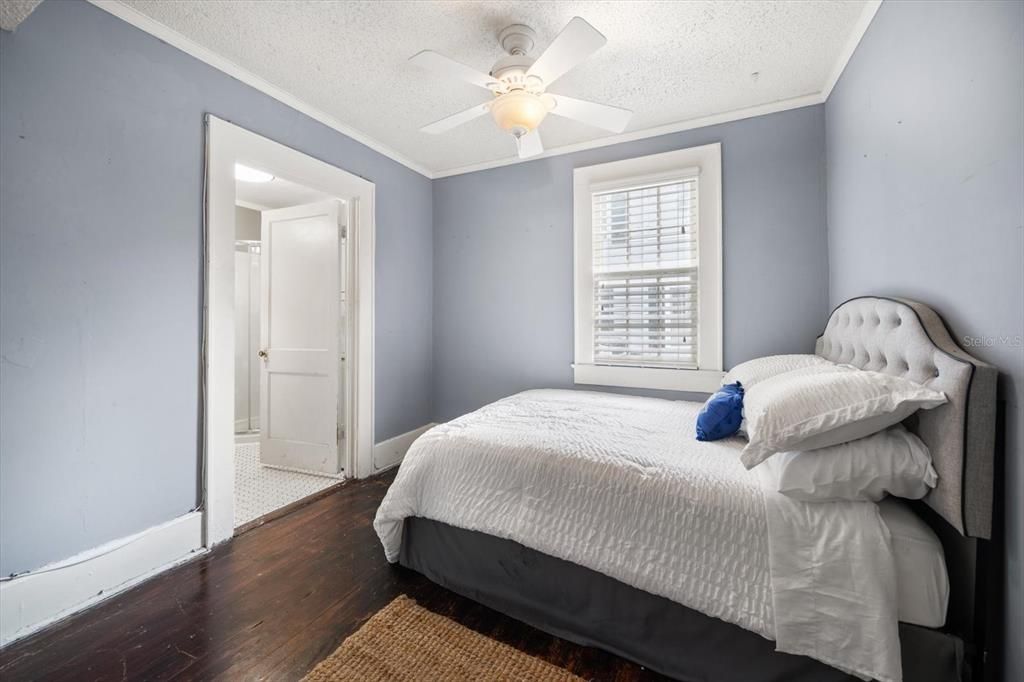 For Sale: $425,000 (5 beds, 3 baths, 1980 Square Feet)