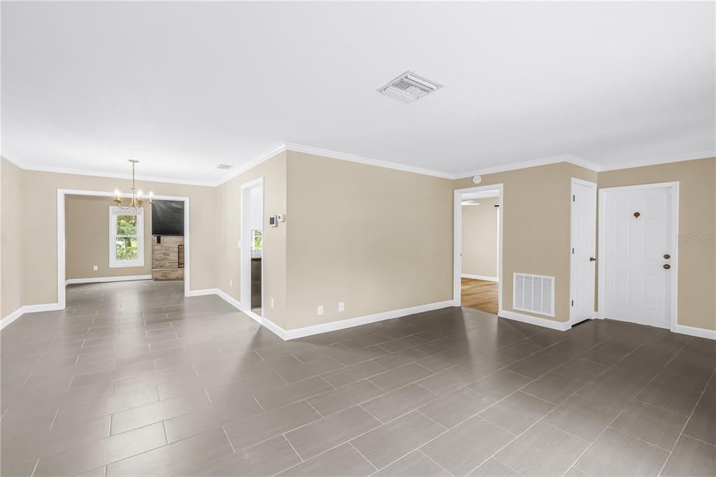 待售: $325,000 (3 贝兹, 2 浴室, 1610 平方英尺)