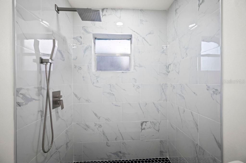 For Sale: $249,000 (3 beds, 2 baths, 1098 Square Feet)