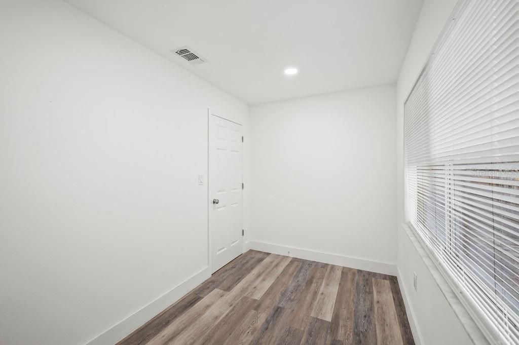 For Sale: $249,000 (3 beds, 2 baths, 1098 Square Feet)