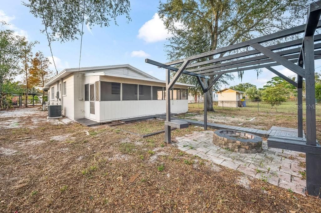 For Sale: $249,000 (3 beds, 2 baths, 1098 Square Feet)