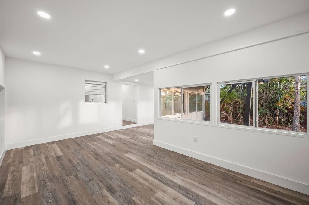 For Sale: $249,000 (3 beds, 2 baths, 1098 Square Feet)