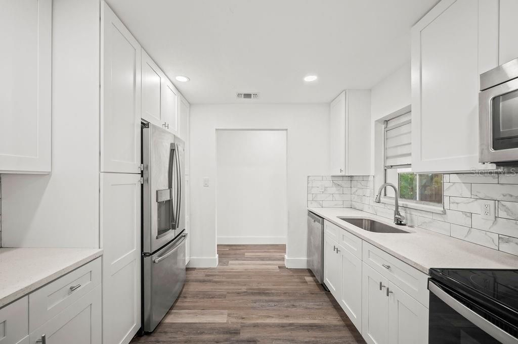 For Sale: $249,000 (3 beds, 2 baths, 1098 Square Feet)