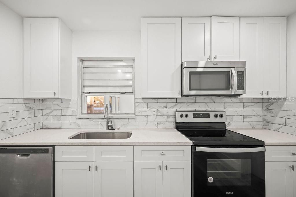 For Sale: $249,000 (3 beds, 2 baths, 1098 Square Feet)