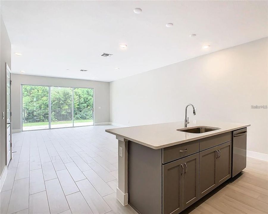 For Rent: $2,300 (3 beds, 2 baths, 1704 Square Feet)