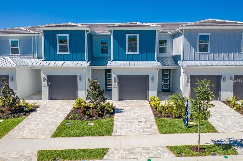 For Rent: $2,300 (3 beds, 2 baths, 1704 Square Feet)