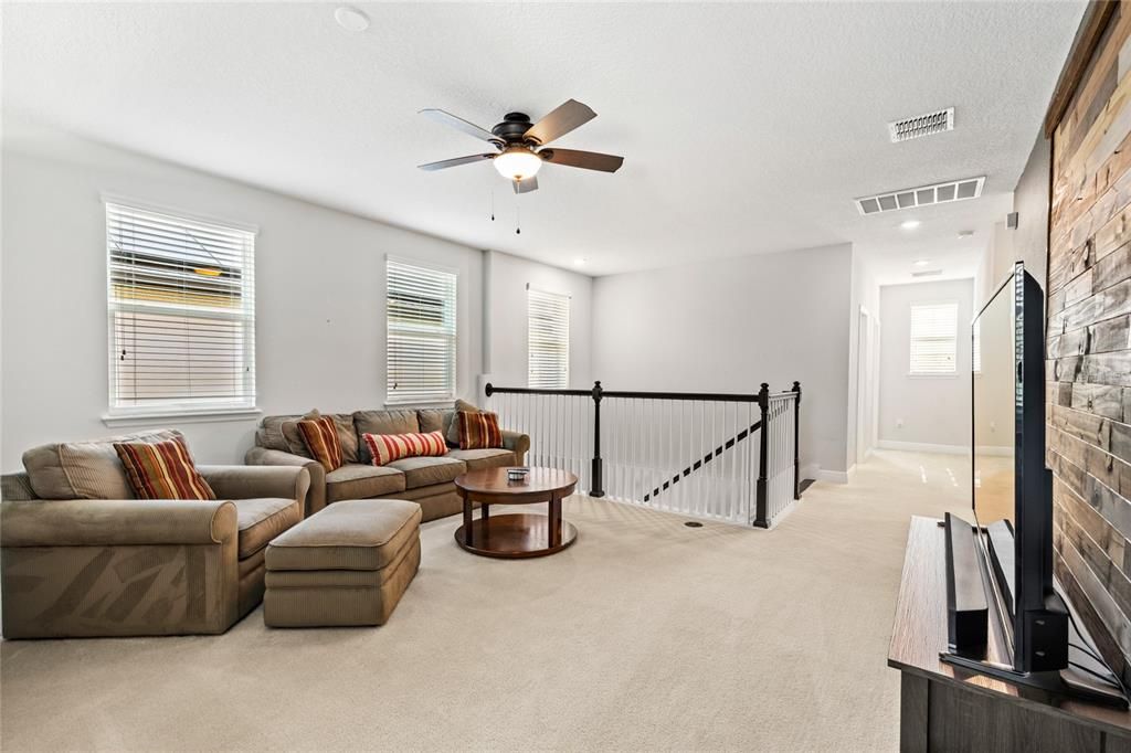 En Venta: $715,000 (5 camas, 3 baños, 2808 Pies cuadrados)