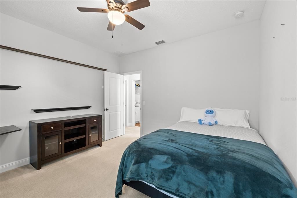 En Venta: $715,000 (5 camas, 3 baños, 2808 Pies cuadrados)