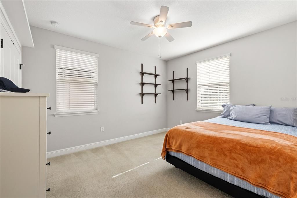 En Venta: $715,000 (5 camas, 3 baños, 2808 Pies cuadrados)