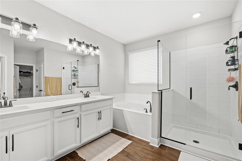 En Venta: $715,000 (5 camas, 3 baños, 2808 Pies cuadrados)