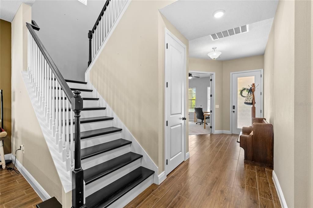 En Venta: $715,000 (5 camas, 3 baños, 2808 Pies cuadrados)