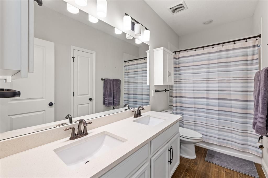 En Venta: $715,000 (5 camas, 3 baños, 2808 Pies cuadrados)