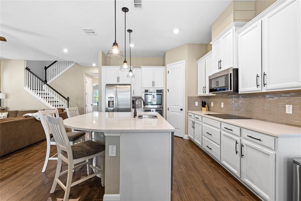 En Venta: $715,000 (5 camas, 3 baños, 2808 Pies cuadrados)