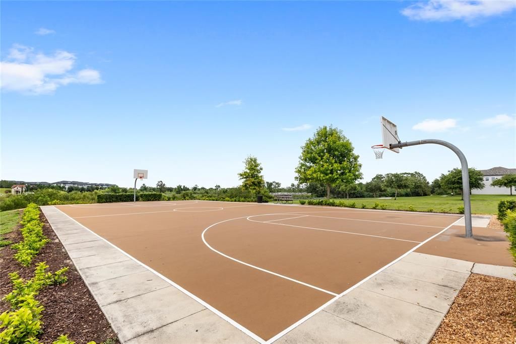 En Venta: $715,000 (5 camas, 3 baños, 2808 Pies cuadrados)