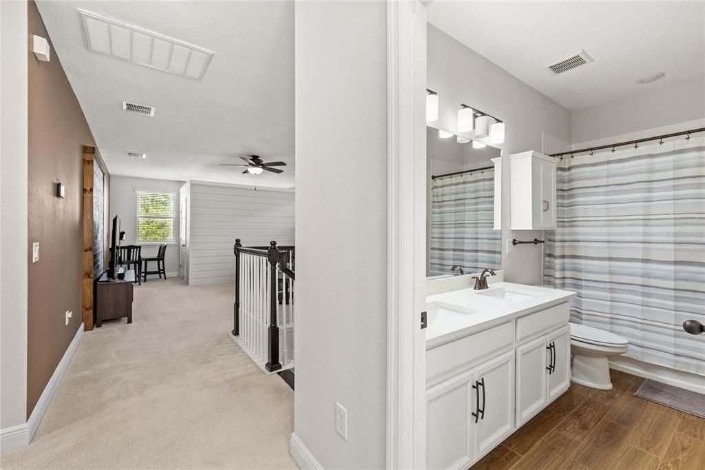 En Venta: $715,000 (5 camas, 3 baños, 2808 Pies cuadrados)