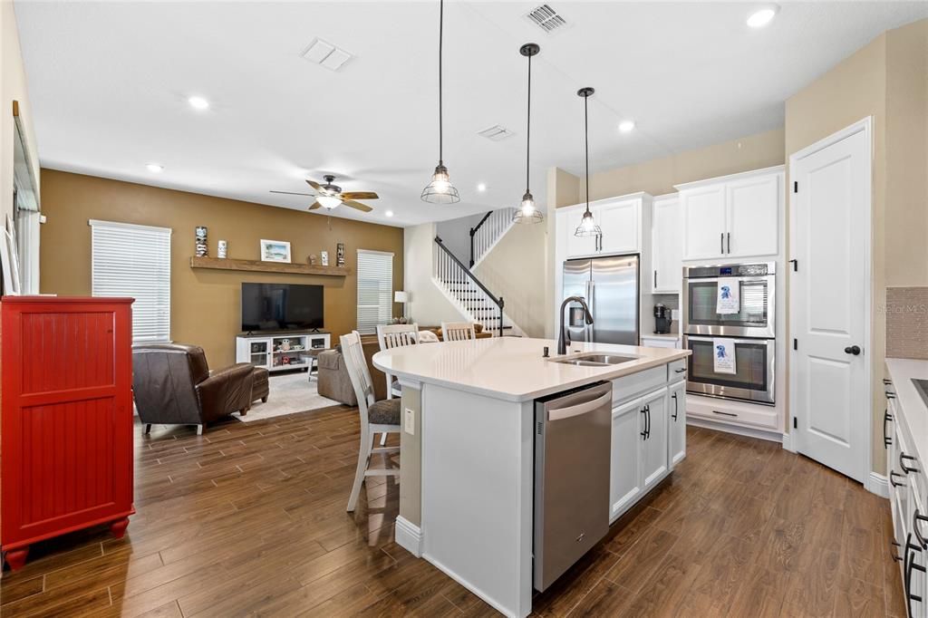 En Venta: $715,000 (5 camas, 3 baños, 2808 Pies cuadrados)