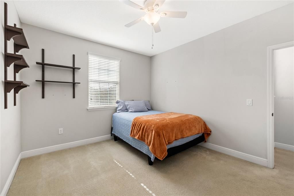 En Venta: $715,000 (5 camas, 3 baños, 2808 Pies cuadrados)