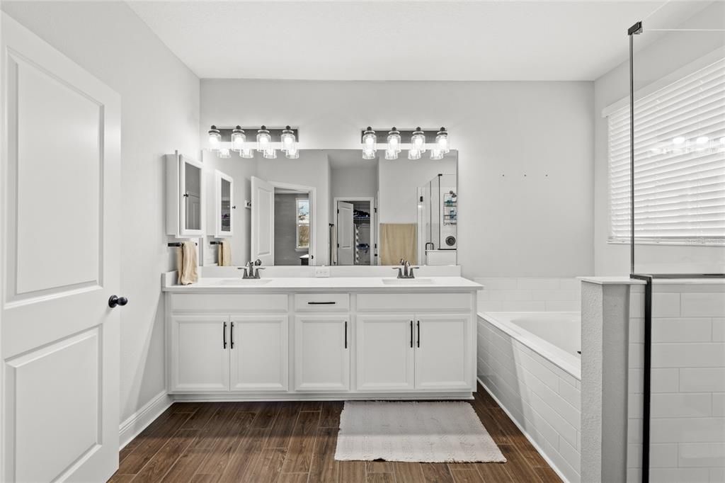 En Venta: $715,000 (5 camas, 3 baños, 2808 Pies cuadrados)